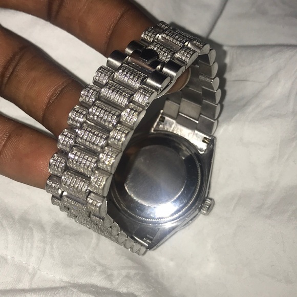 SOLD! Diamond flooded Date just Rolex - Picture 8 of 8